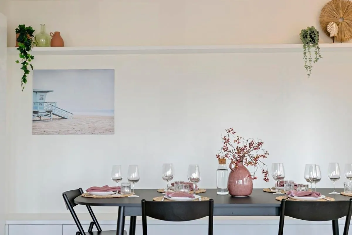 Huswell - Stylishly Refurbished Apartment With Sea View Ostend Belgium