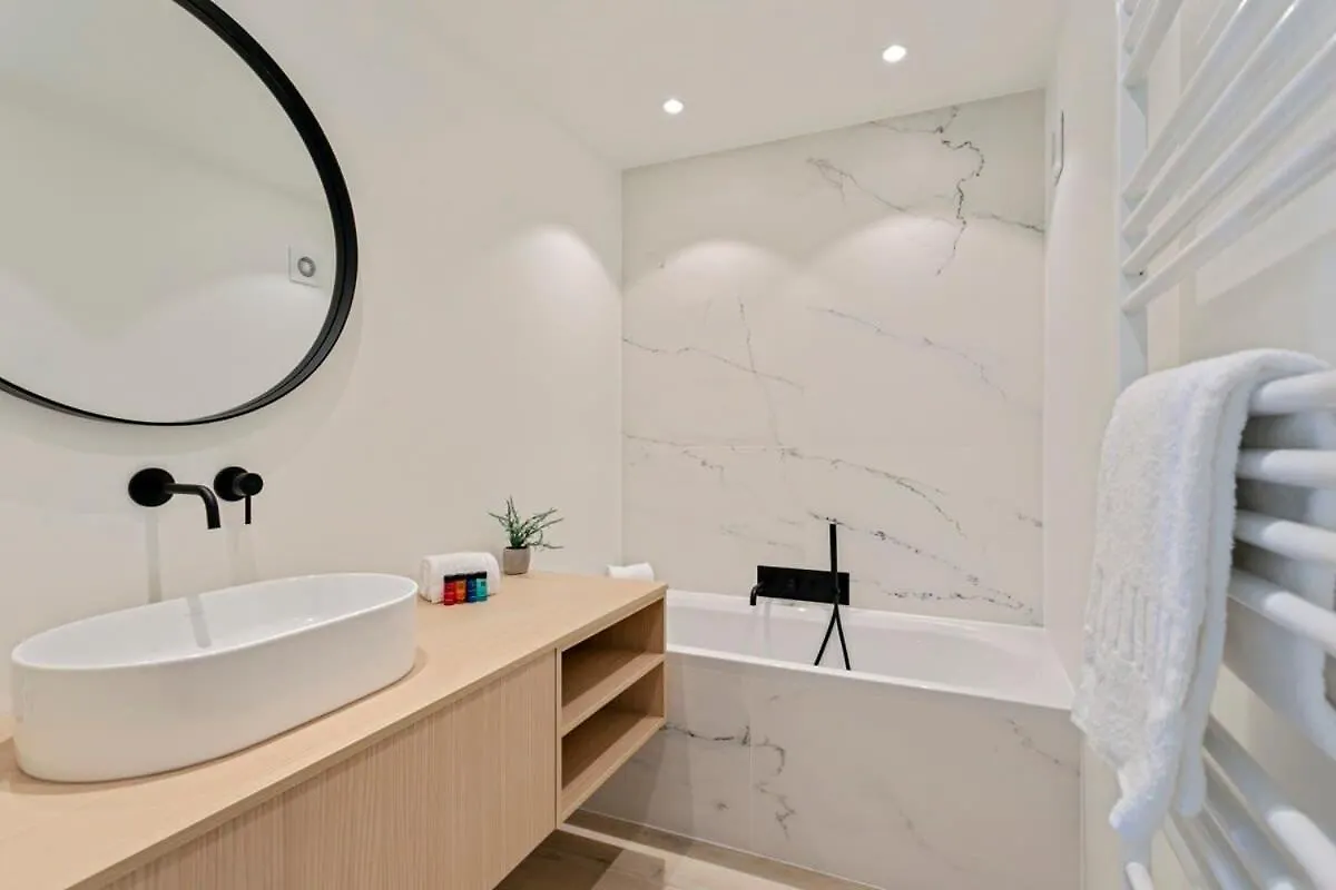 Huswell - Stylishly Refurbished Apartment With Sea View Ostend