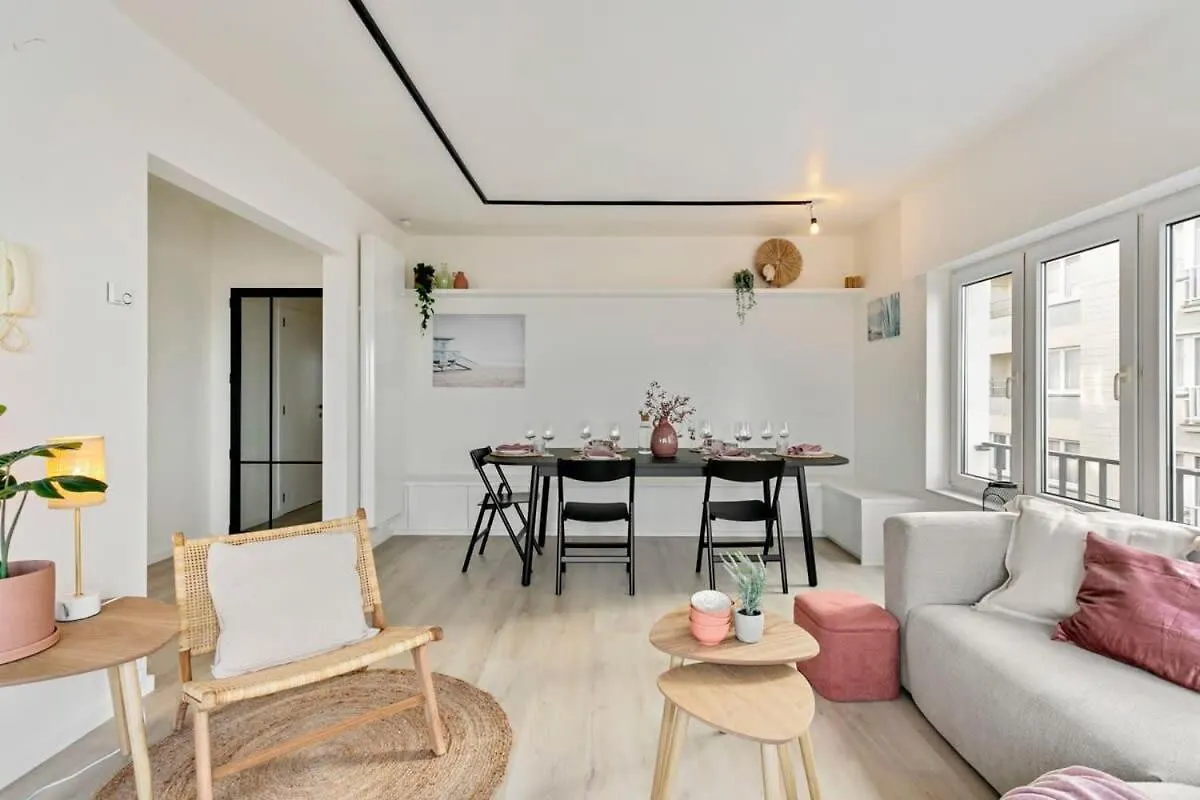 Huswell - Stylishly Refurbished Apartment With Sea View Ostend Belgium