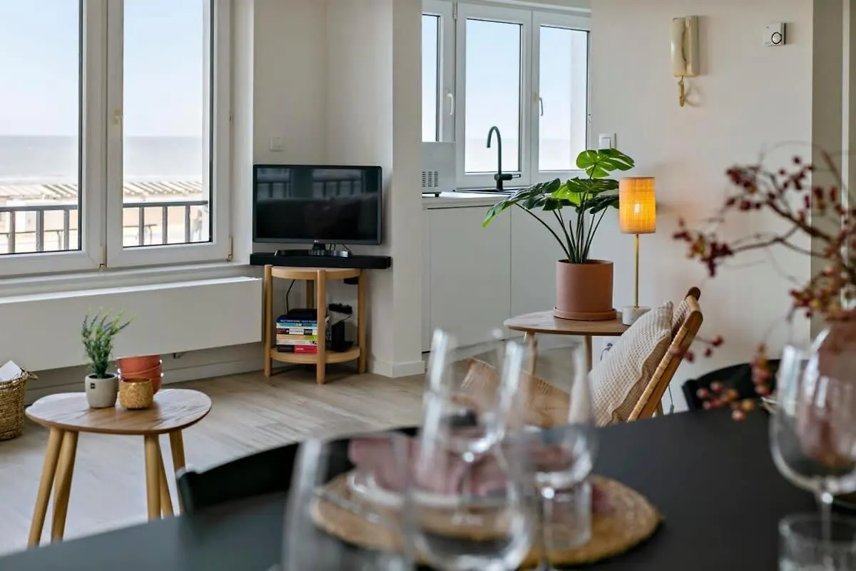 Huswell - Stylishly Refurbished Apartment With Sea View Ostend Belgium