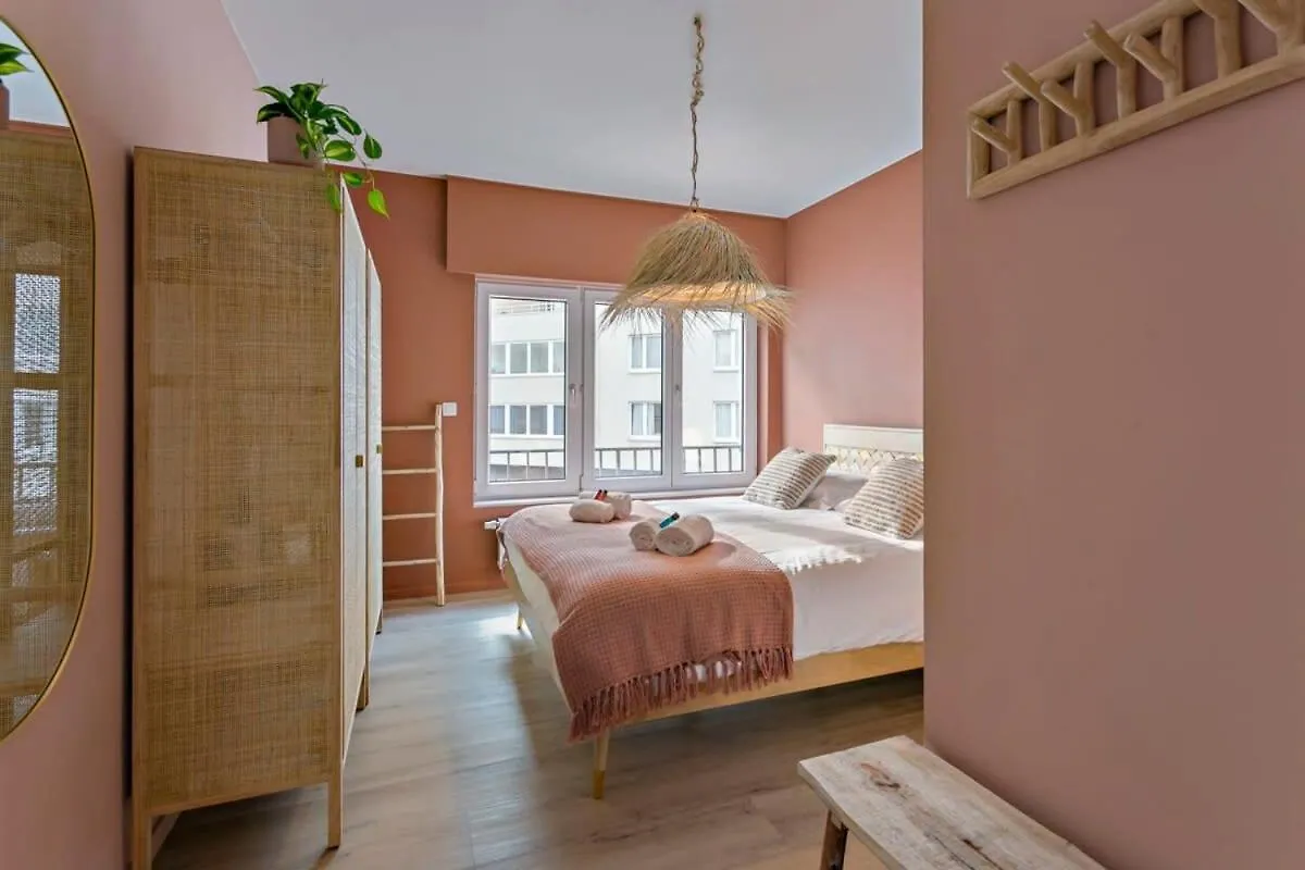 Huswell - Stylishly Refurbished Apartment With Sea View Ostend