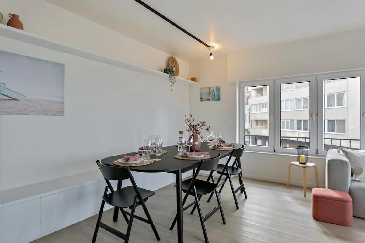 Huswell - Stylishly Refurbished Apartment With Sea View Ostend