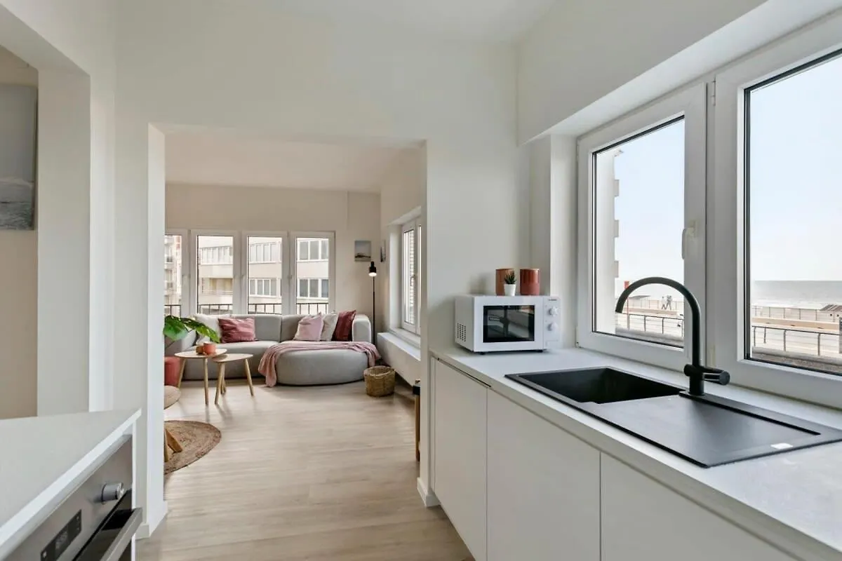 Huswell - Stylishly Refurbished Apartment With Sea View Ostend